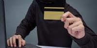 Почему банки не несут ответственность за мошенничество? Бекешев требует ответных мер изображение публикации
