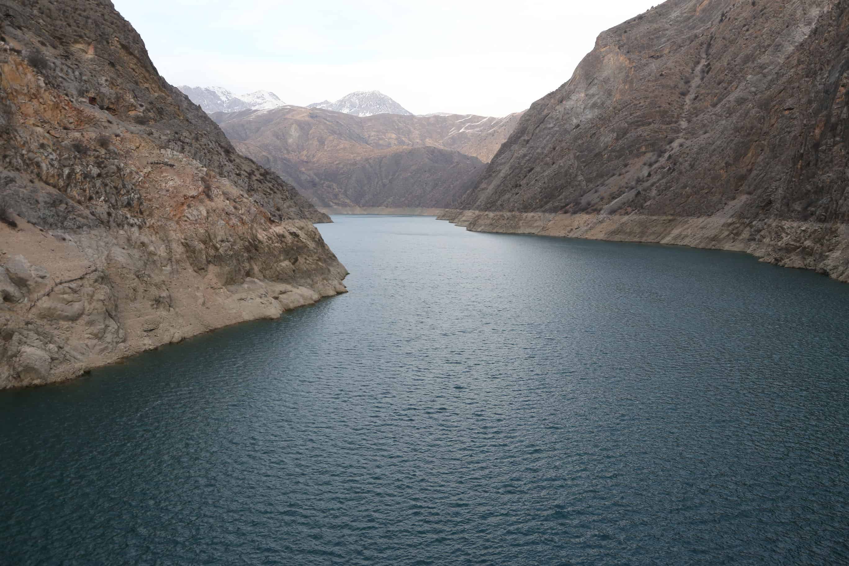 Кыргызстан водохранилище. Токтогульское водохранилище Кыргызстан. Токтогул Киргизия. Токтогульский ГЭС Киргизия. Токтогул водохранилище.