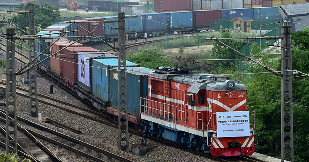 Китай отправил в Узбекистан первый грузовой поезд через КР, не дожидаясь строительства железной дороги