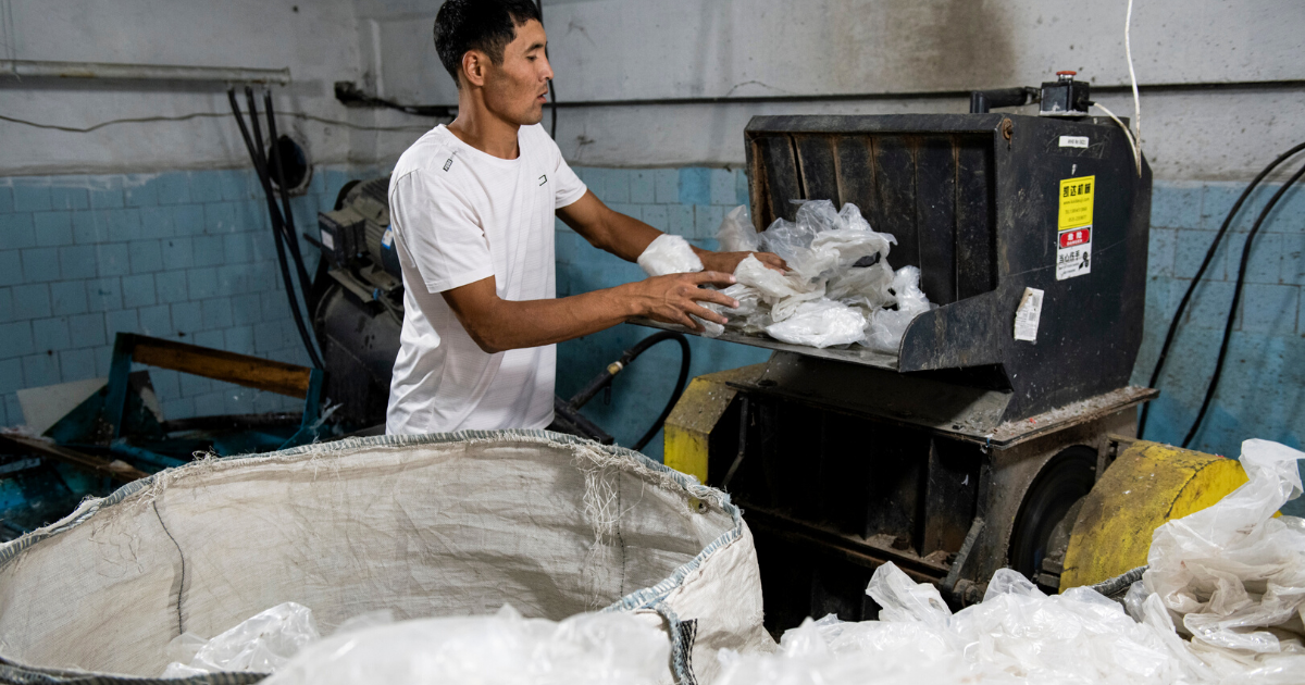 Бизнес на отходах - как предприниматель из Джалал-Абада перерабатывает до 20 тонн пластика в месяц