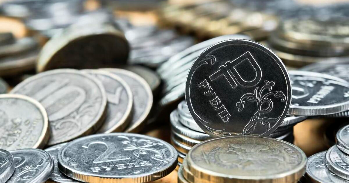 Август начался с понижения официального курса рубля к сому