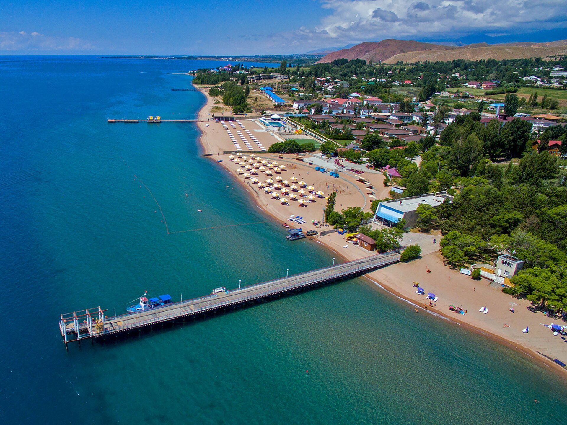 Свободный доступ на пляжи Иссык-Куля теперь есть у всех граждан – президент подписал указ