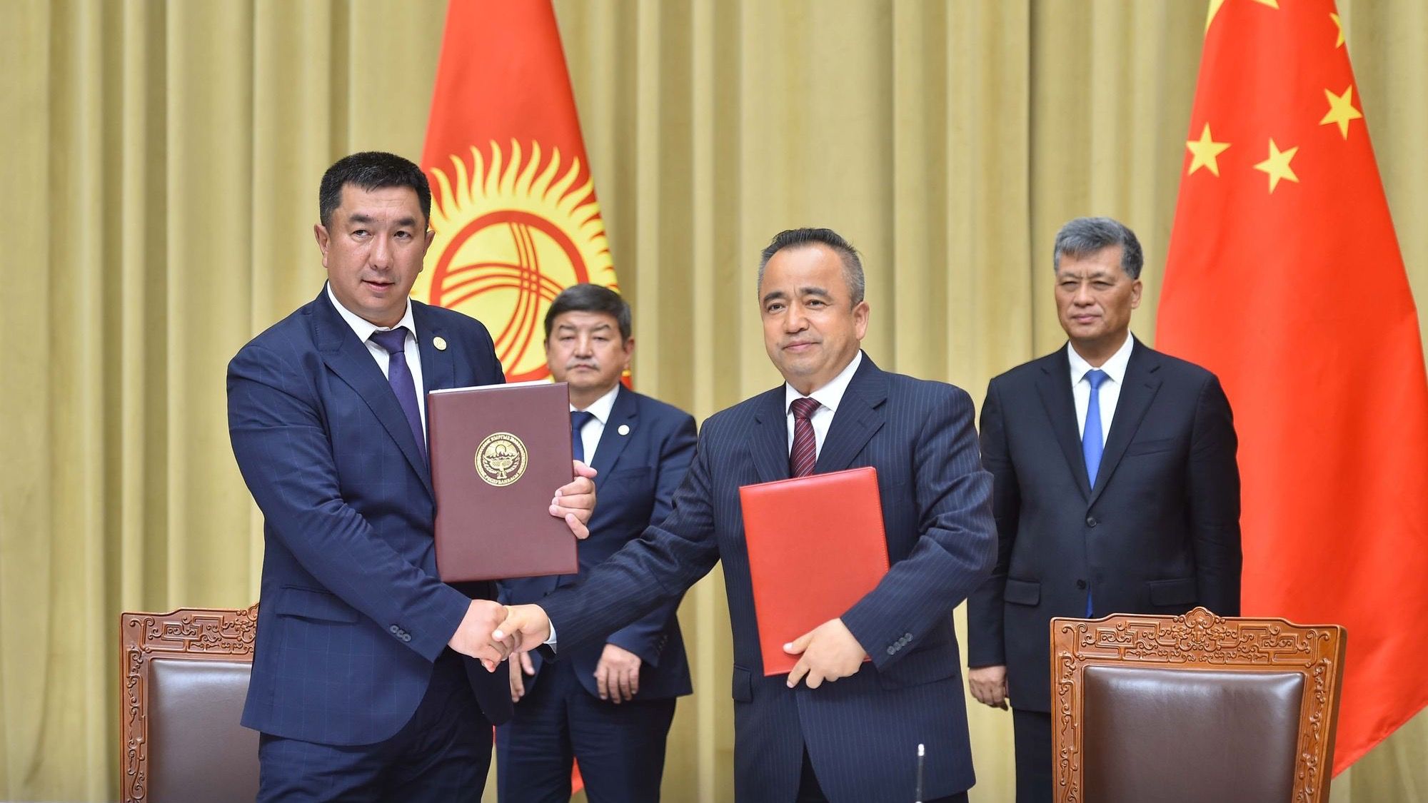 Кыргызстан и Китай намерены построить КПП на перевале Бедель и дороги к нему - подписан меморандум