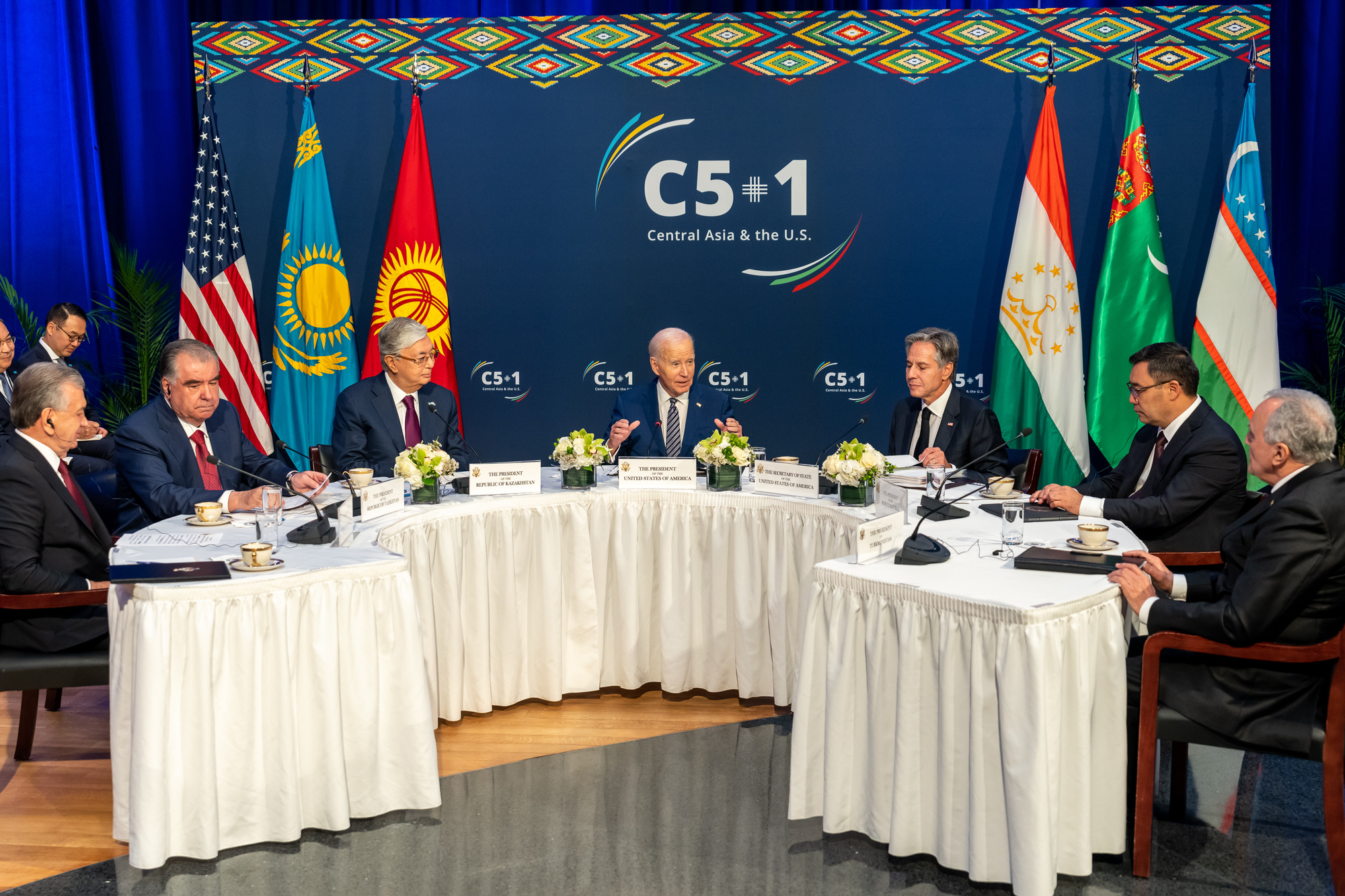 Границы, инвестиции, добыча минералов, визит в регион — что еще обсудил Джо Байден на встрече с лидерами Центральной Азии