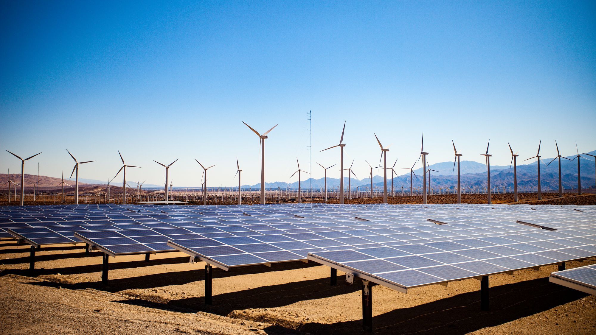 Китай заинтересован в строительстве солнечных и ветровых электростанций в Кыргызстане