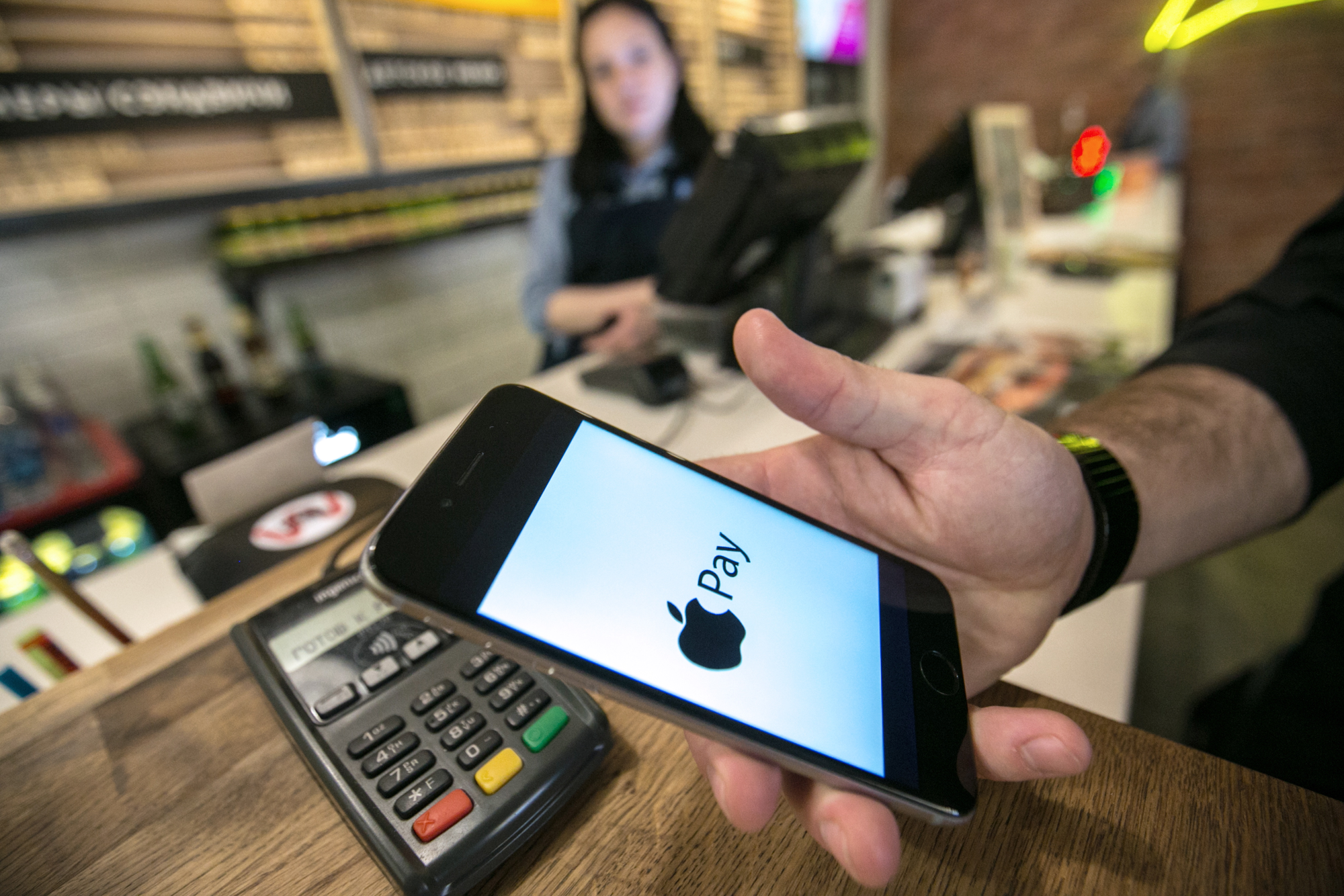 Сервис Apple Pay скоро появится на рынке Кыргызстана? Подробности