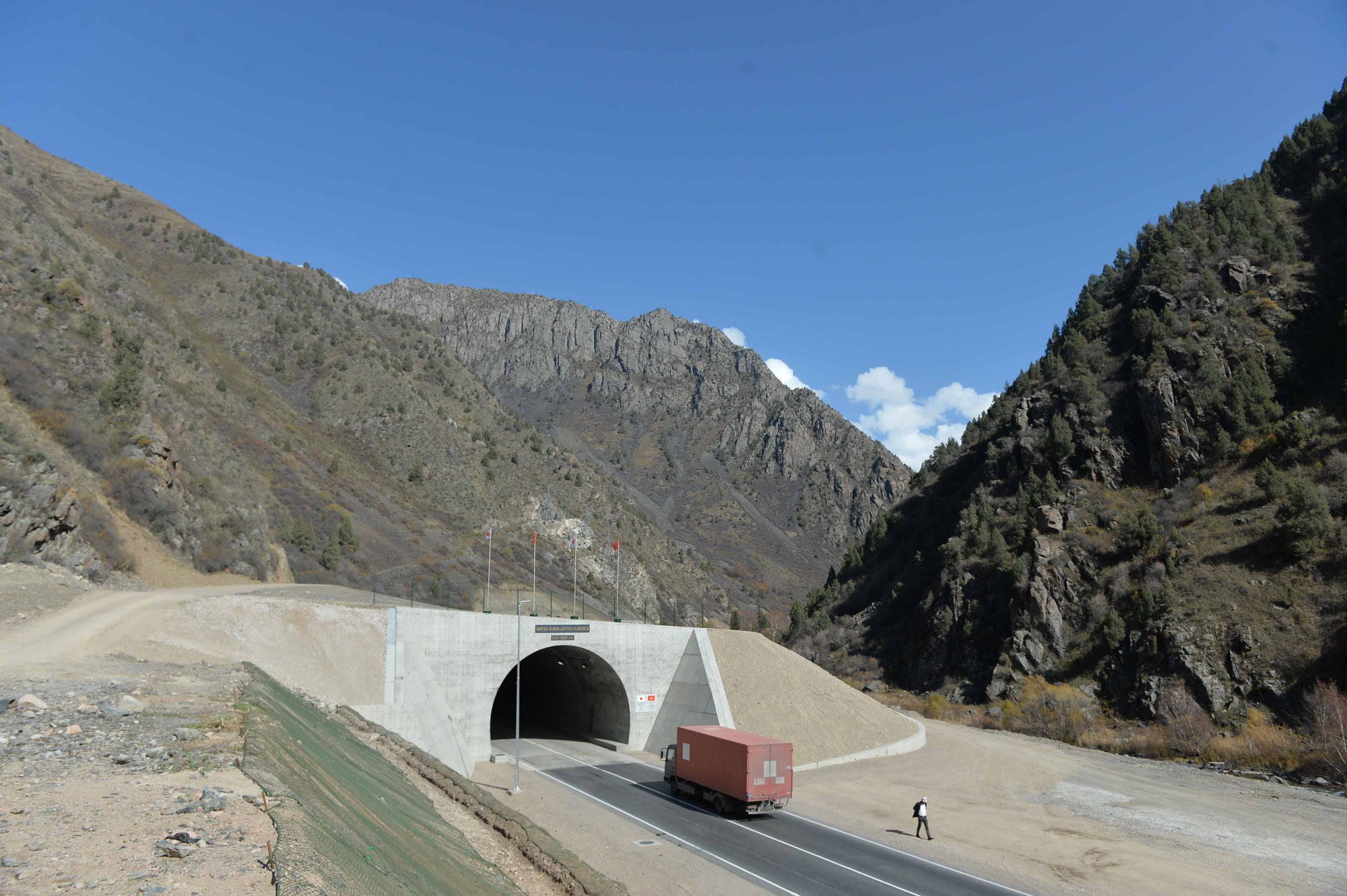 На трассе Бишкек — Ош появился новый тоннель. Он обошелся Кыргызстану в $39.2 млн