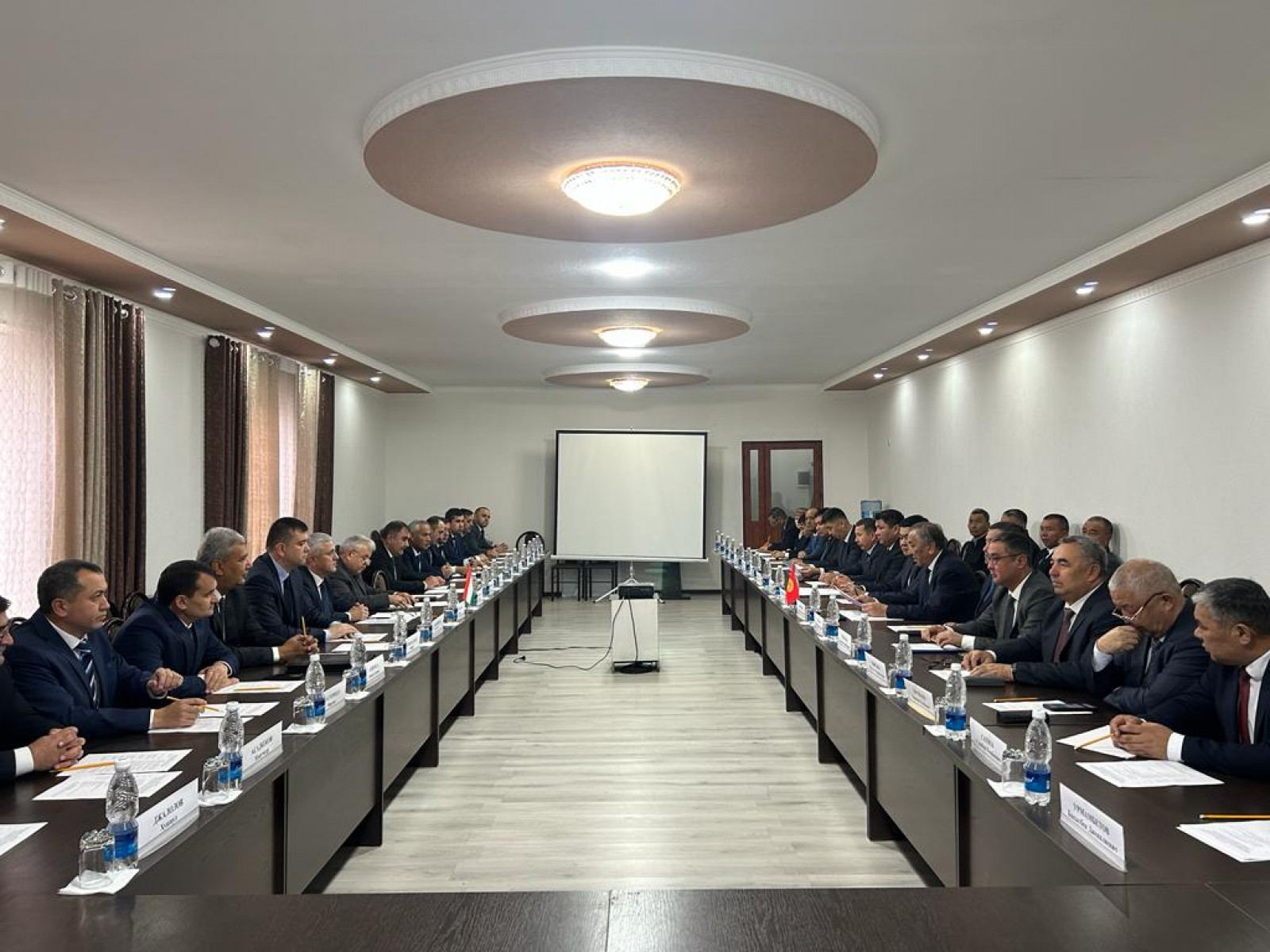 В Баткене состоялся очередной раунд переговоров по кыргызско-таджикской границе