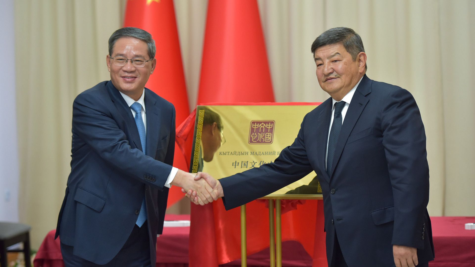 Кыргызстан и Китай подписали в Бишкеке еще ряд соглашений и меморандумов - список