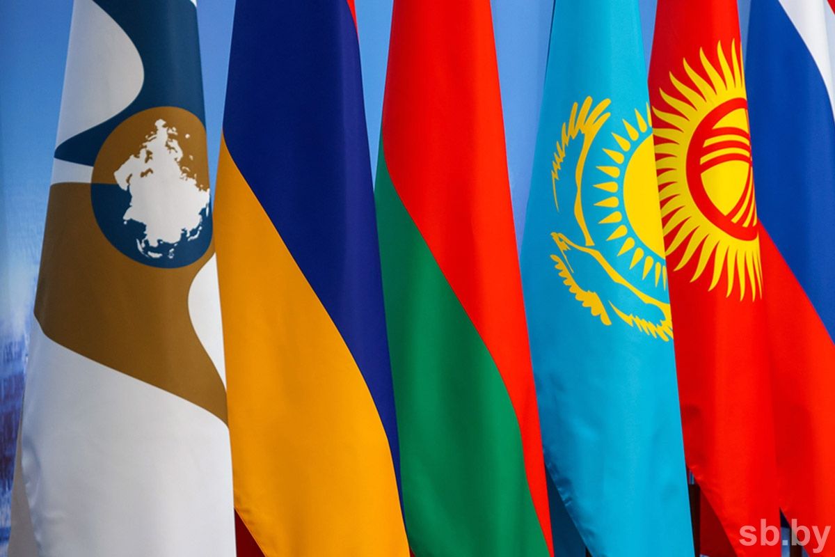 Кыргызстан перечислит ЕАЭС на 18 млрд сомов больше таможенных платежей, чем получит от них – пресс-секретарь президента