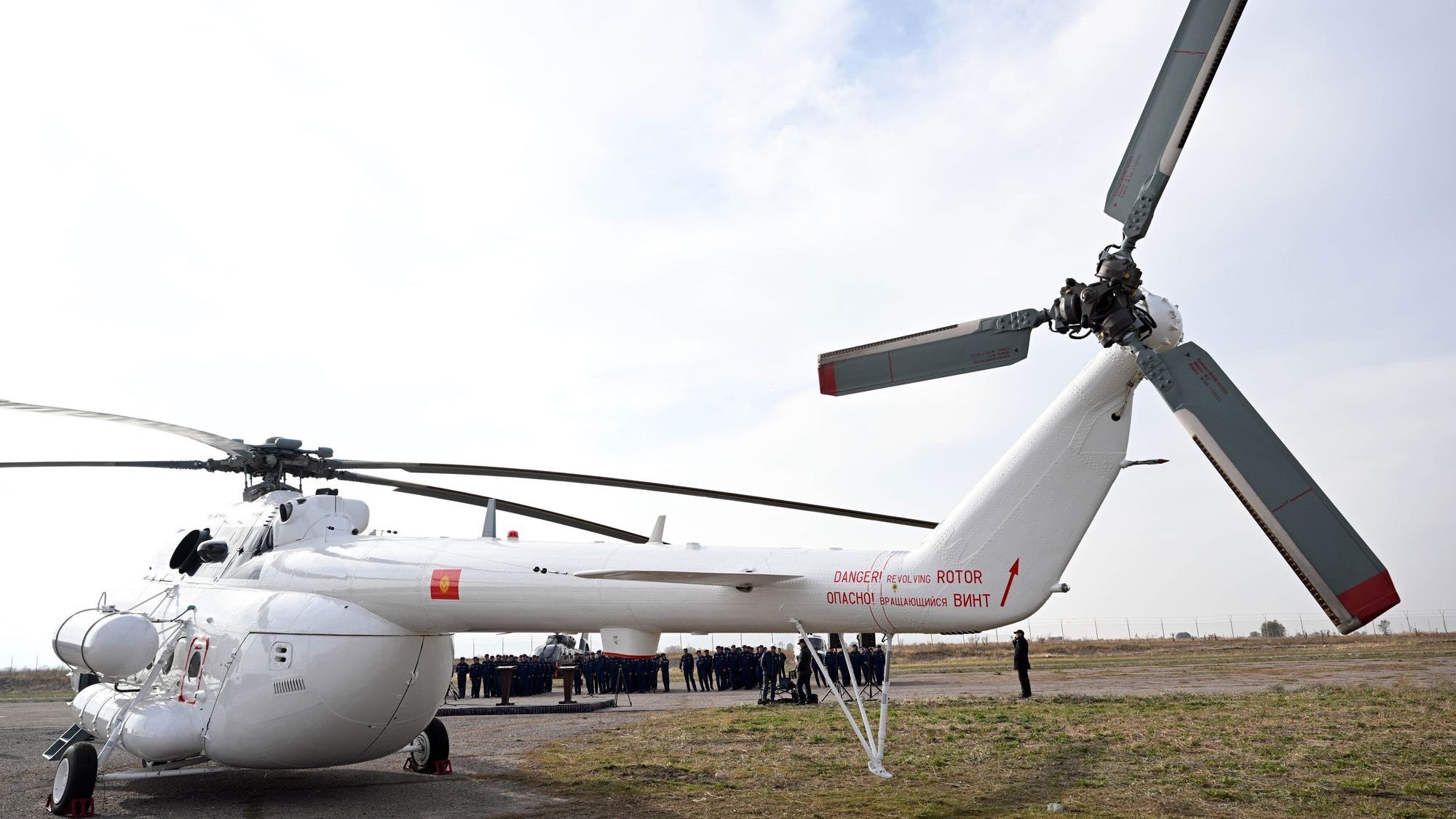 Администрация президента озвучила стоимость вертолета, который передан Россией для МЧС КР