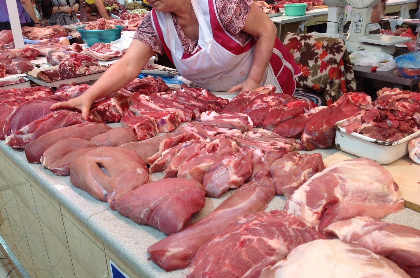 После массового отравления фастфудом Ветеринарная служба оштрафовала поставщиков мяса на 108 тысяч сомов