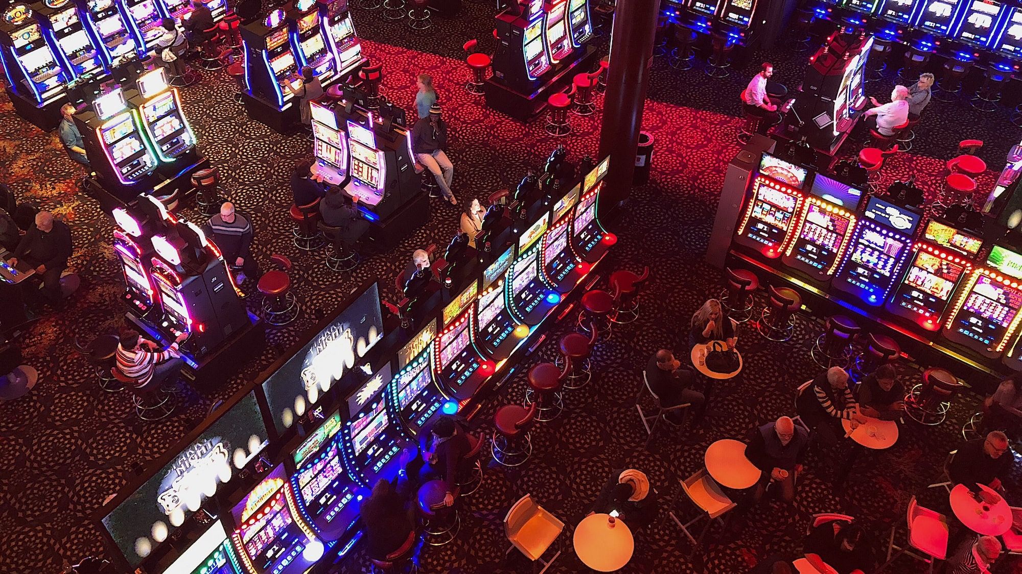 Закон о запрете игровых автоматов и тотализаторов вне казино поступил в ЖК