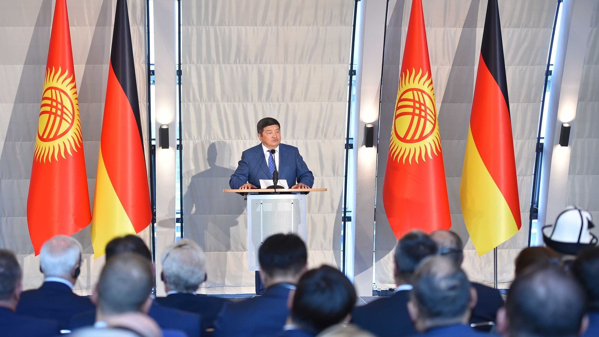 Акылбек Жапаров предложил немецким авиакомпаниям льготные условия при открытии рейсов в Кыргызстан