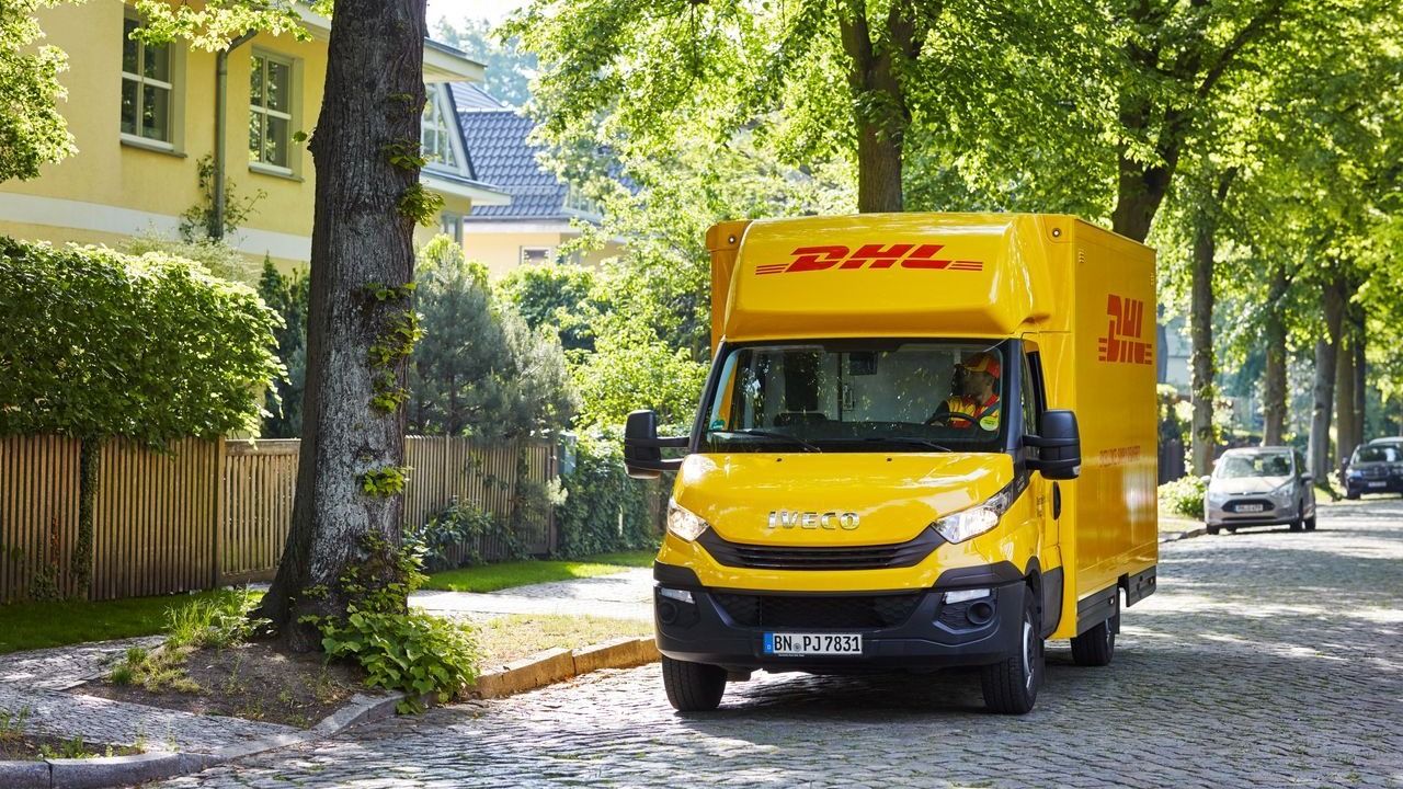 DHL повысила стоимость доставки грузов в Россию на 35%