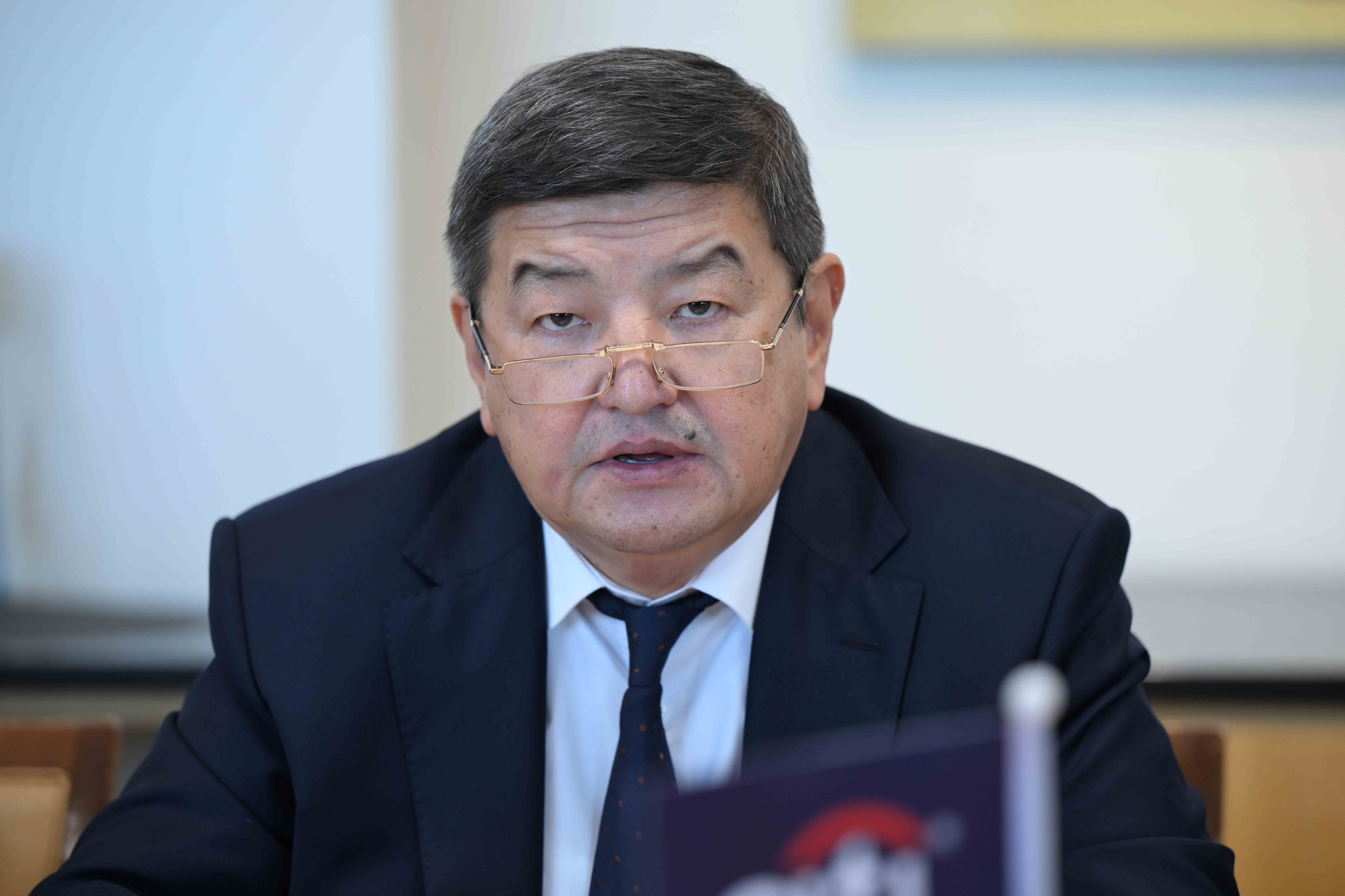 Глава кабмина КР обвинил "третьи силы" в попытке "раскачать" торговцев