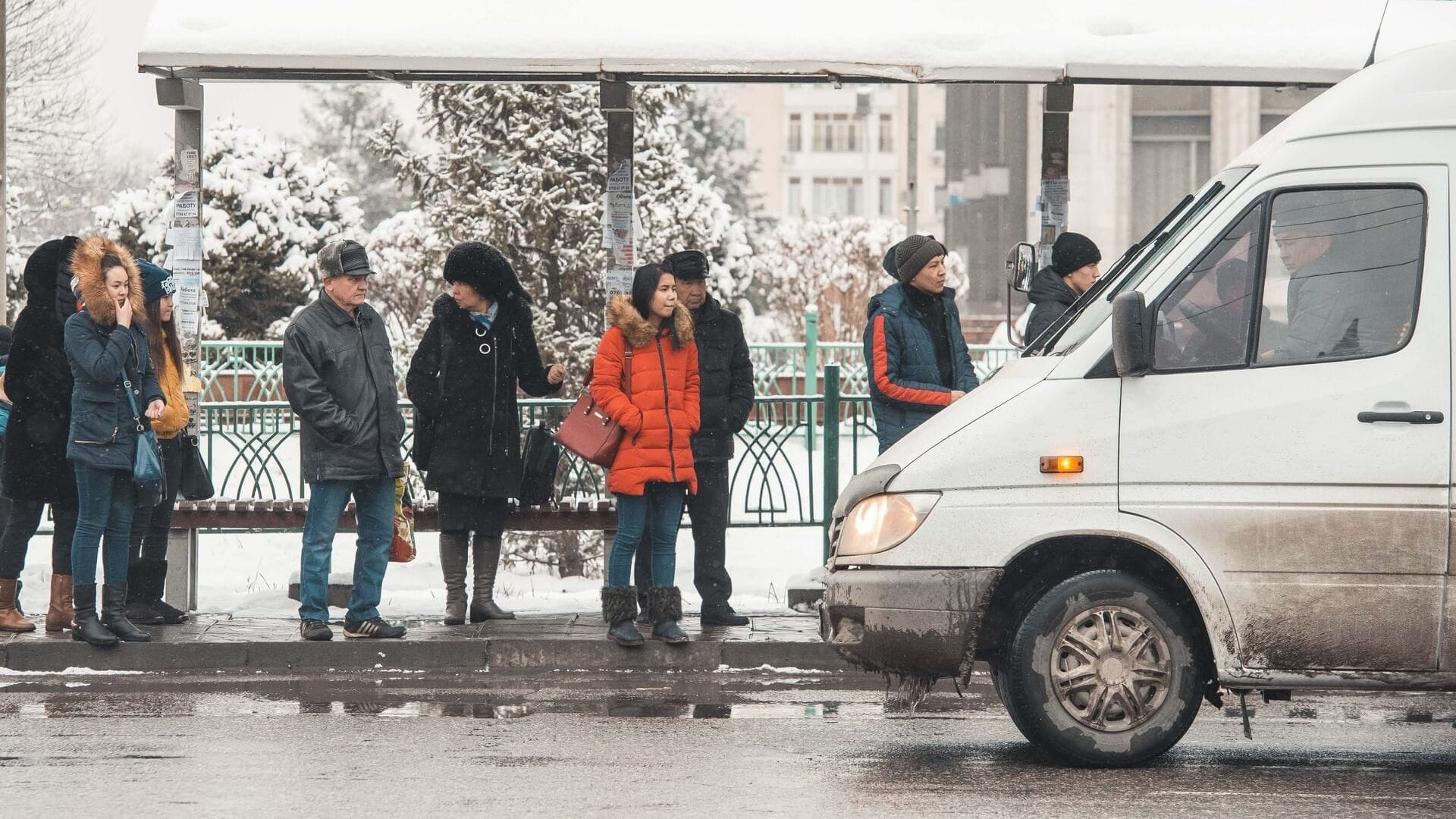 В отдаленные районы Кыргызстана запустят дополнительные автобусы