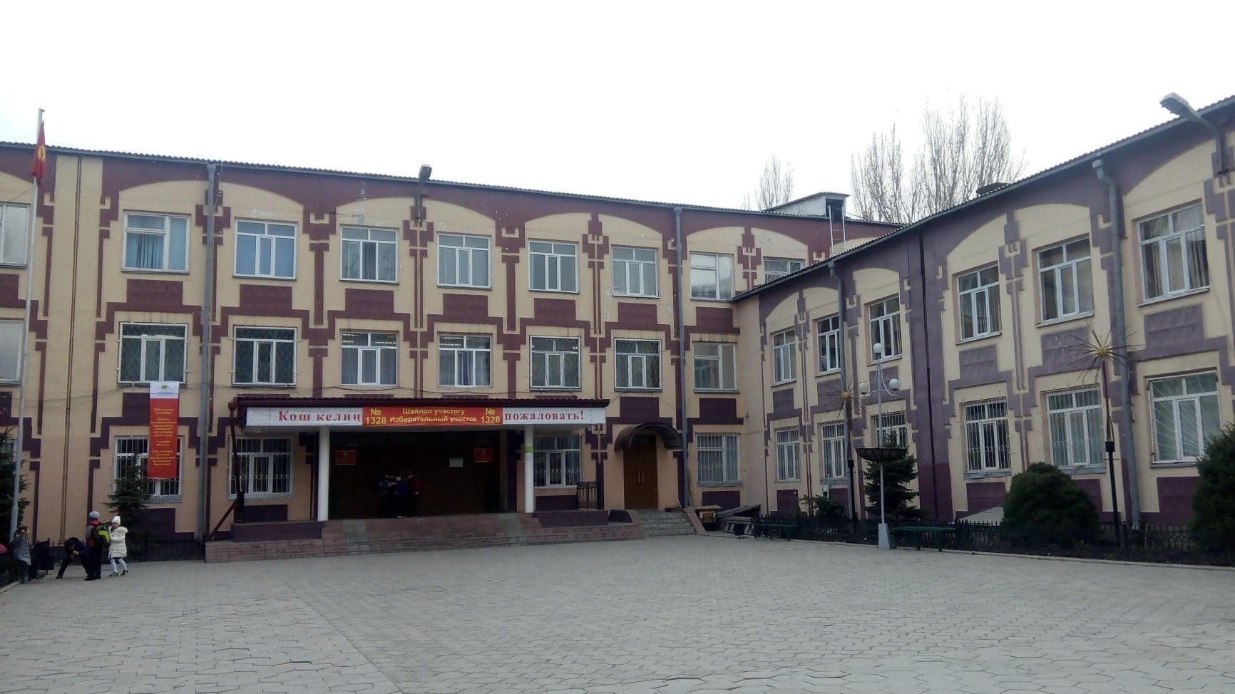 На охрану школ в двух районах Бишкека хотят потратить около 50 млн сомов