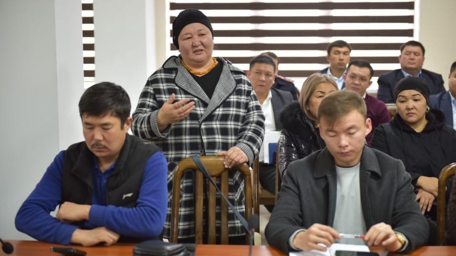 Митинги в Бишкеке: мэр столицы поддержал предложение торговцев "Дордой моторс" сесть за стол переговоров
