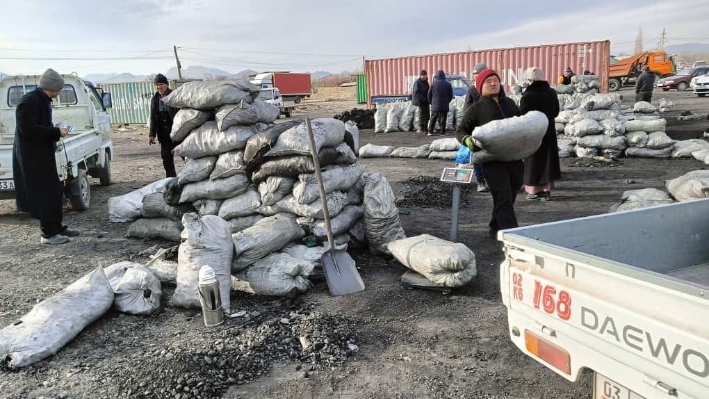 Госантимонополия оштрафовала торговцев угля в Баткенской области за завышенные цены