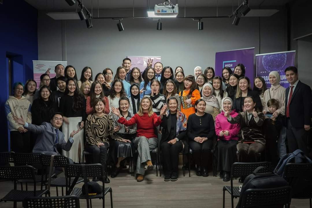 40 кыргызстанок обучатся IT-навыкам в рамках проекта "Программер Айымдар"