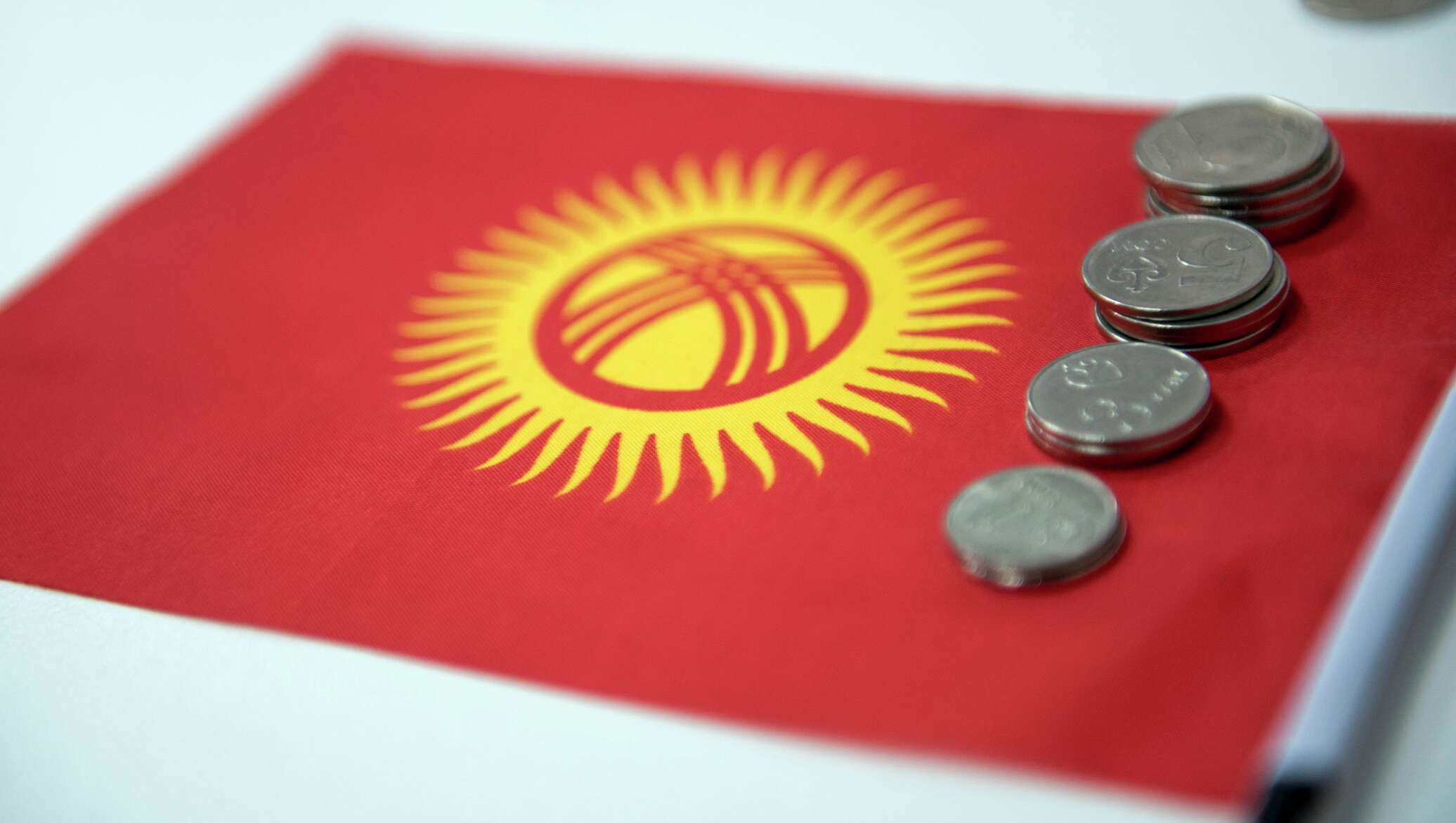 Принят бюджет Кыргызстана на текущий год — президент подписал документ