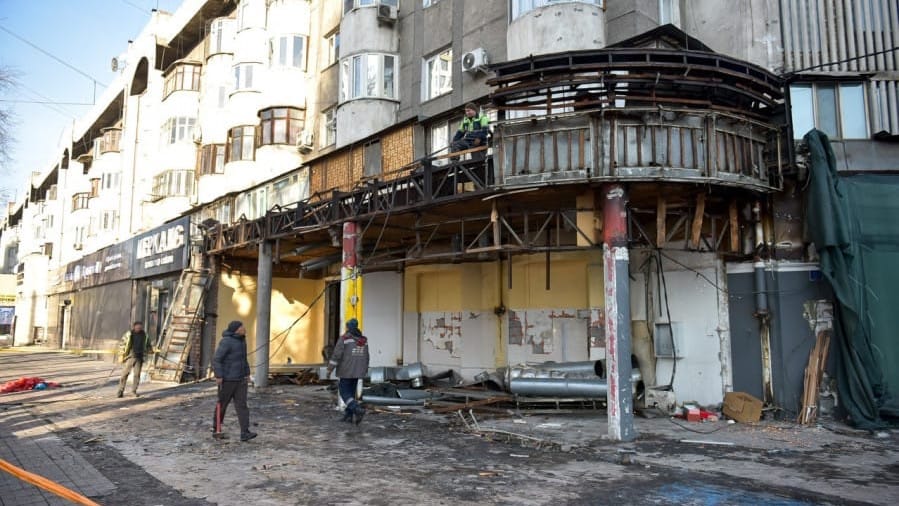 Мэрия Бишкека демонтировала незаконный объект в центре столицы