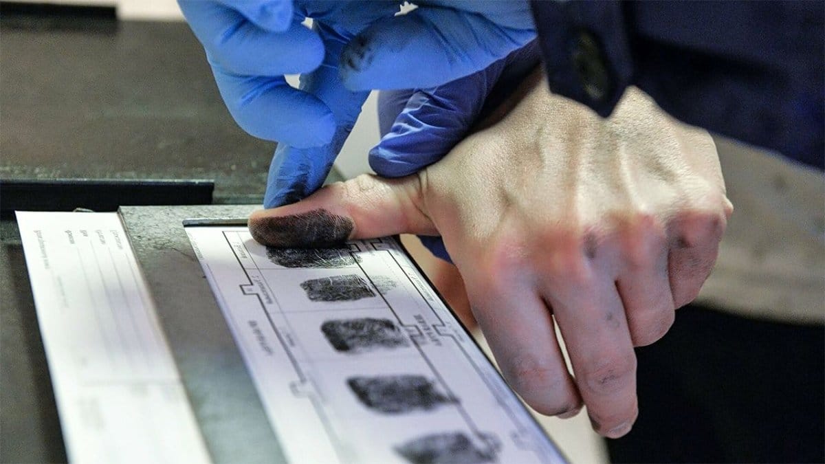 Казахстан вводит обязательную регистрацию иностранцев по отпечаткам пальцев