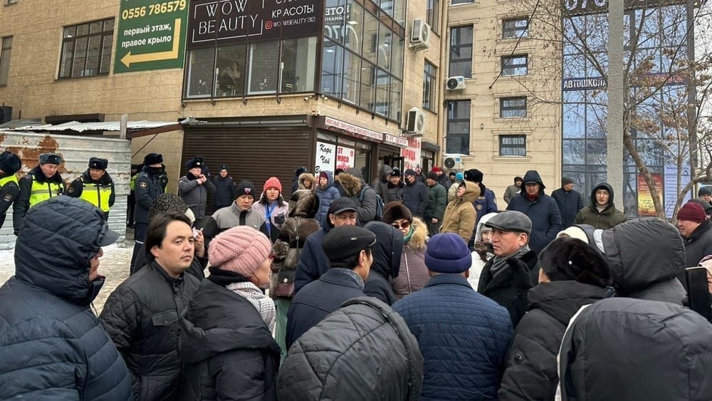 Мэрия Бишкека посодействует жителям дома по ул. Суеркулова в получении квартир через ГИК