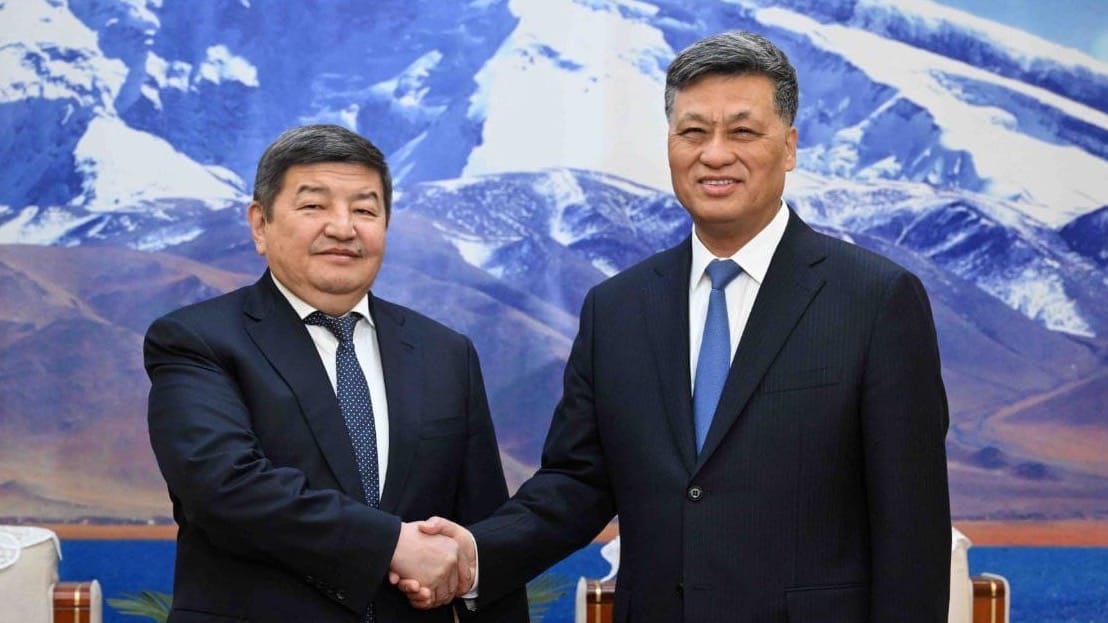 Акылбек Жапаров предложил Китаю открыть авиарейс из Кашгара в Ош