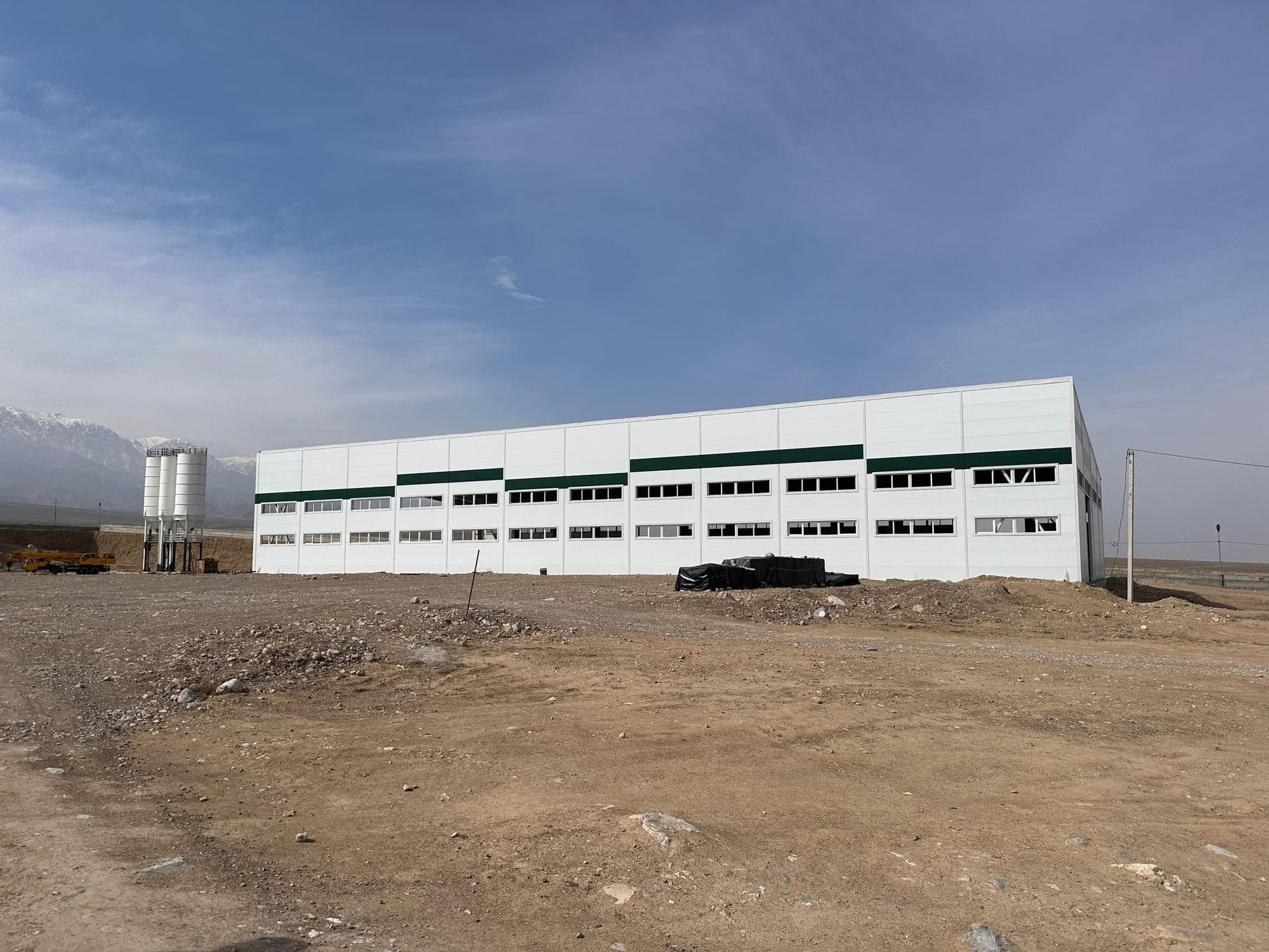 В Баткенской области строят бетонный завод по немецкой технологии