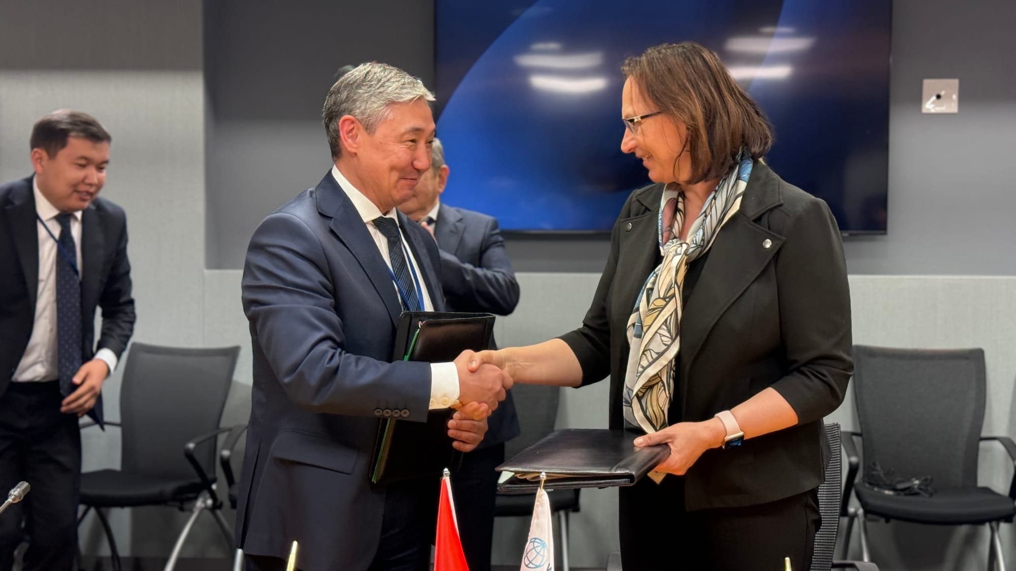 Кыргызстан и Всемирный банк подписали соглашения по двум проекта на $43 млн