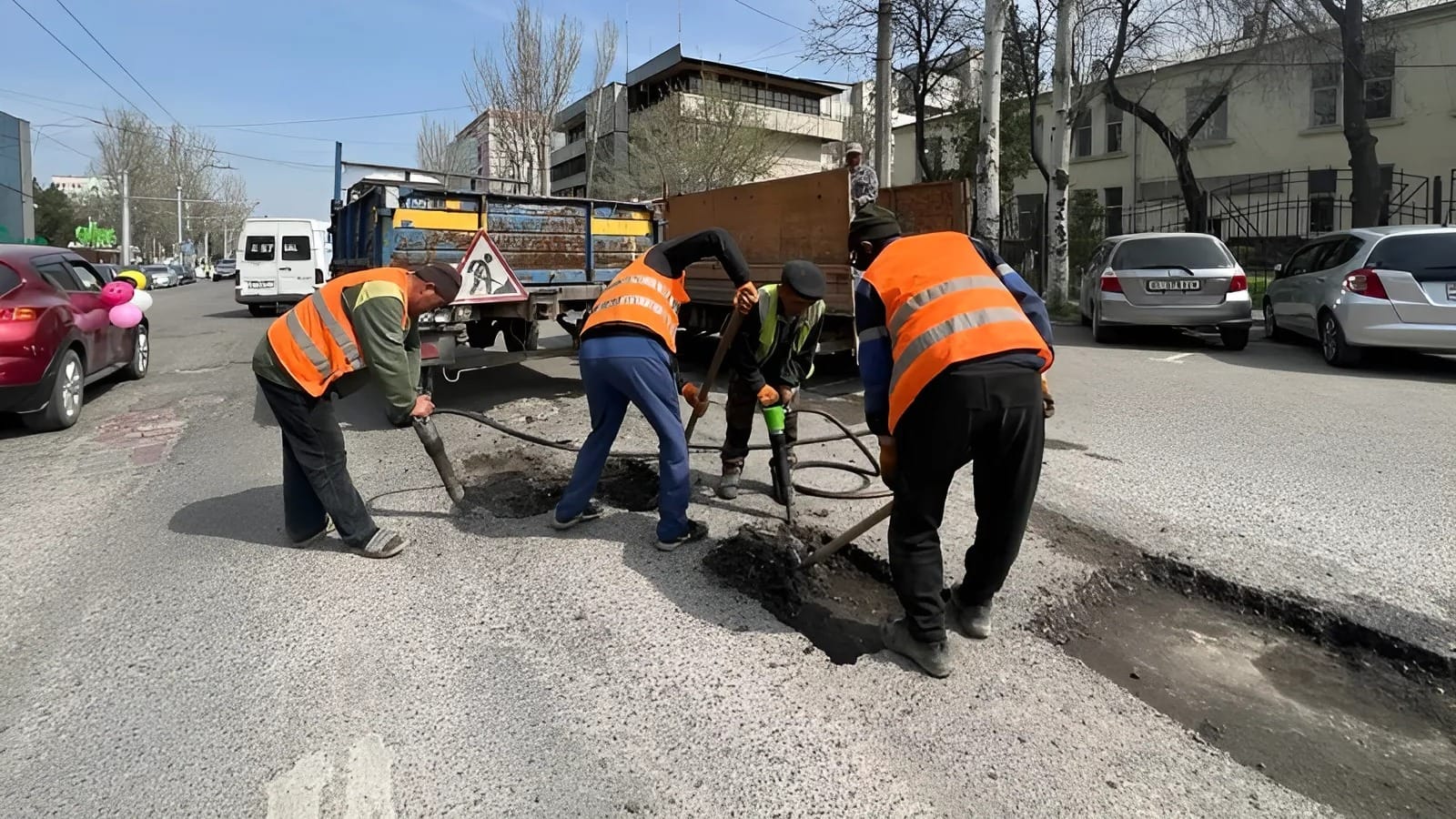 В Бишкеке устранили зимние ямы на 26 участках дорог
