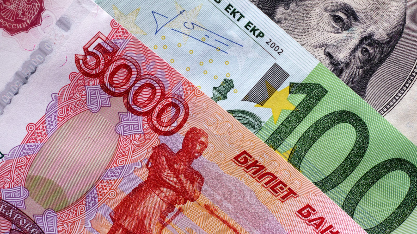 Курс валют на Моссовете: евро и рубль растут в цене