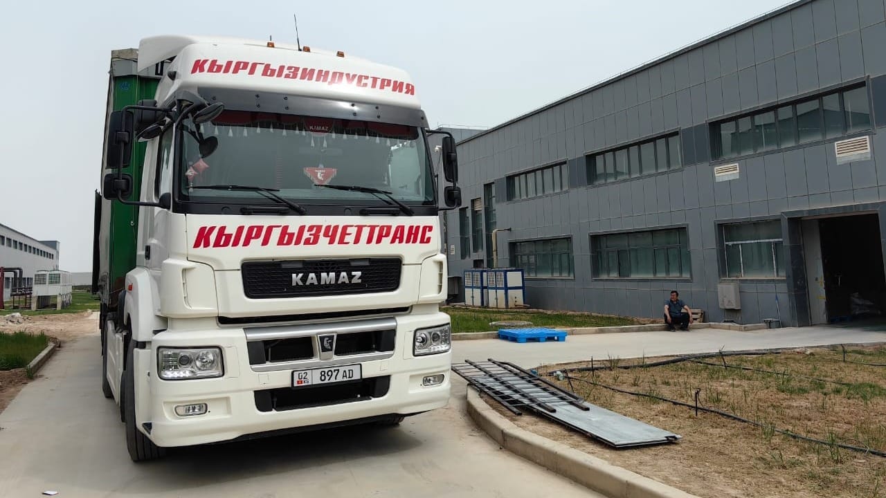 «Кыргызчеттранс-Ош» осуществила первую дальнюю транспортировку грузов