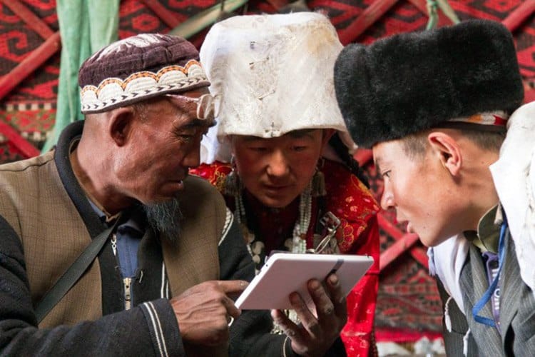 В Кыргызстане утверждены особые визы для этнических кыргызов и горных туристов