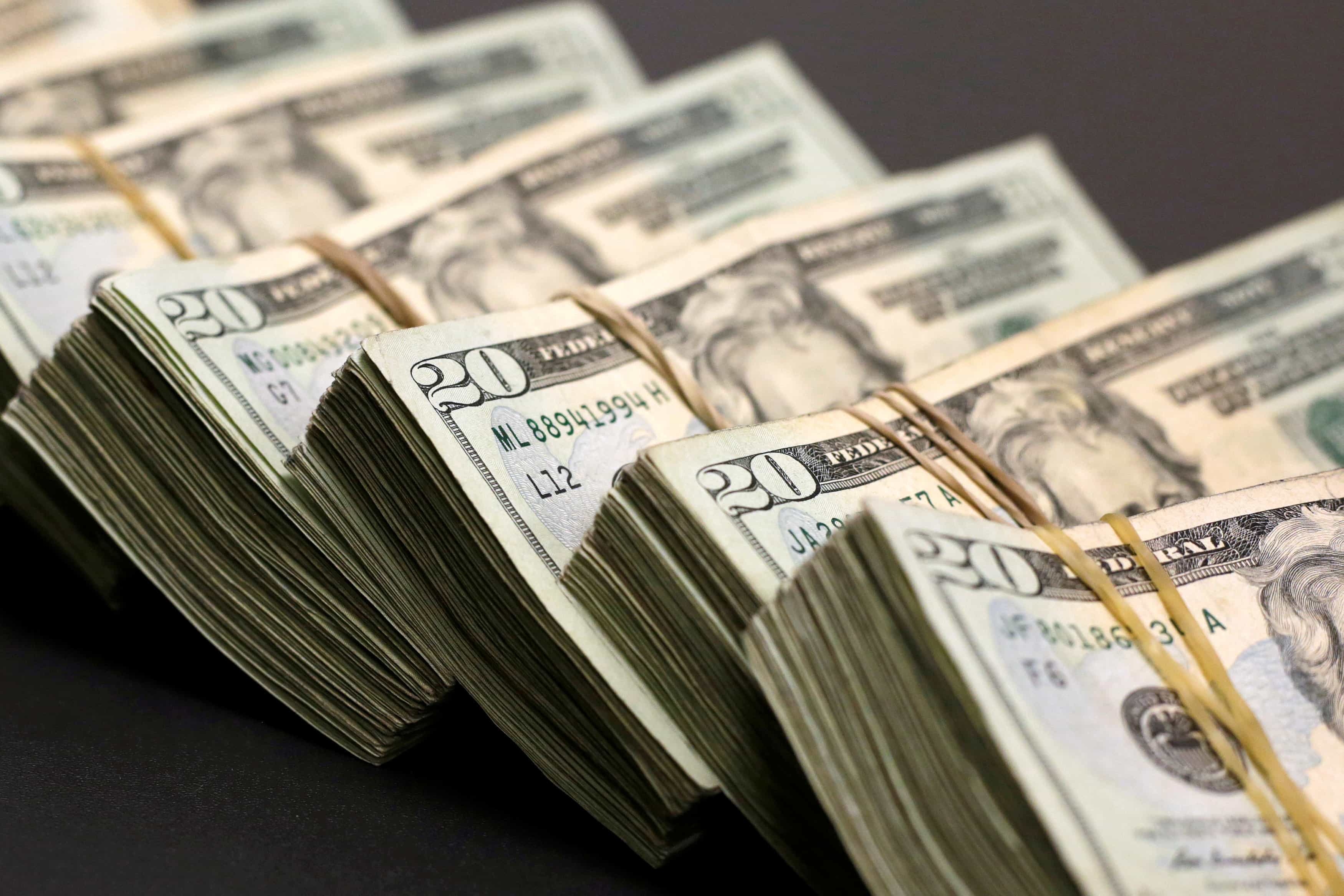 Нацбанк сдерживает рост доллара – проведена интервенция на $28.4 млн