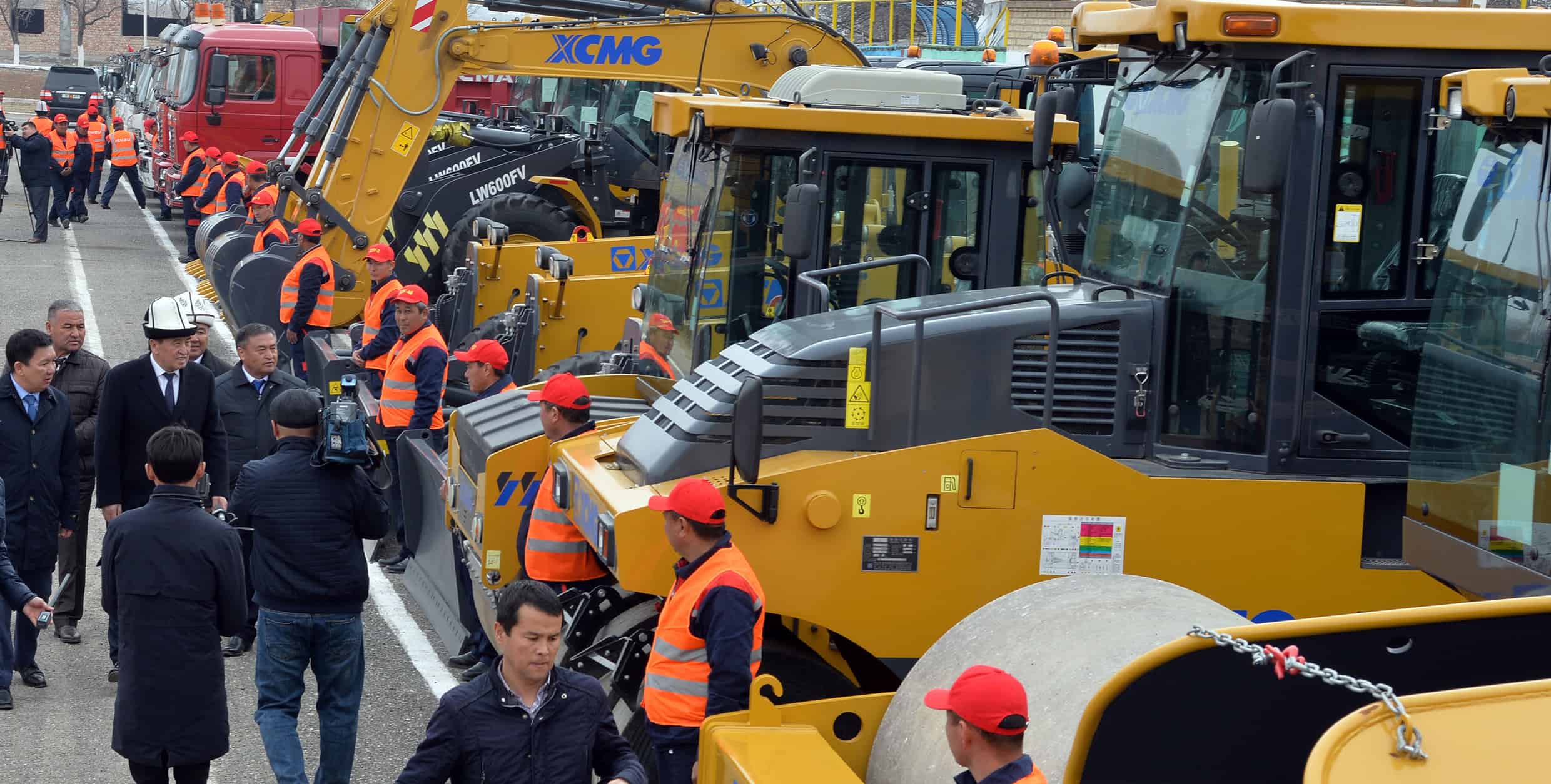 Всемирный банк предоставил КР асфальтобетонный завод и 28 машин для ремонта дорог