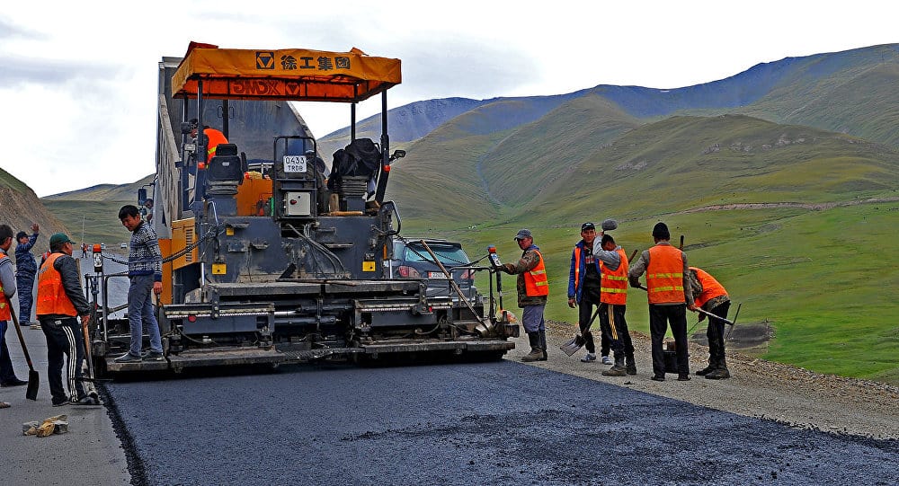 Почти $2.7 млрд выделили на строительство дорог в Кыргызстане за 30 лет