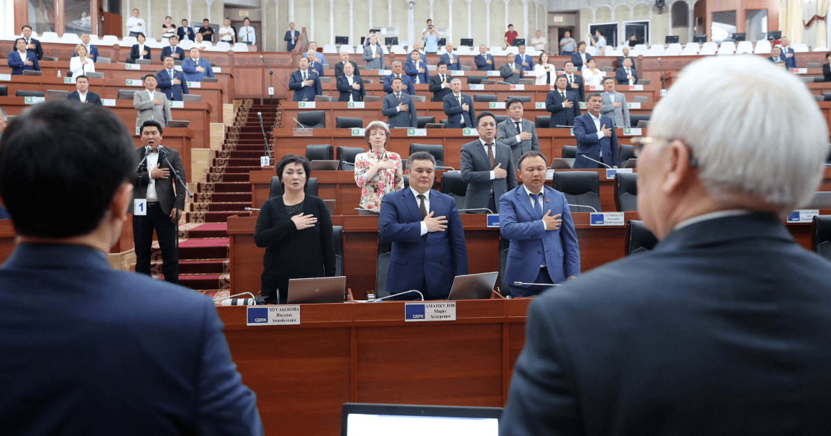 Депутаты Жогорку Кенеша соберутся на внеочередное заседание