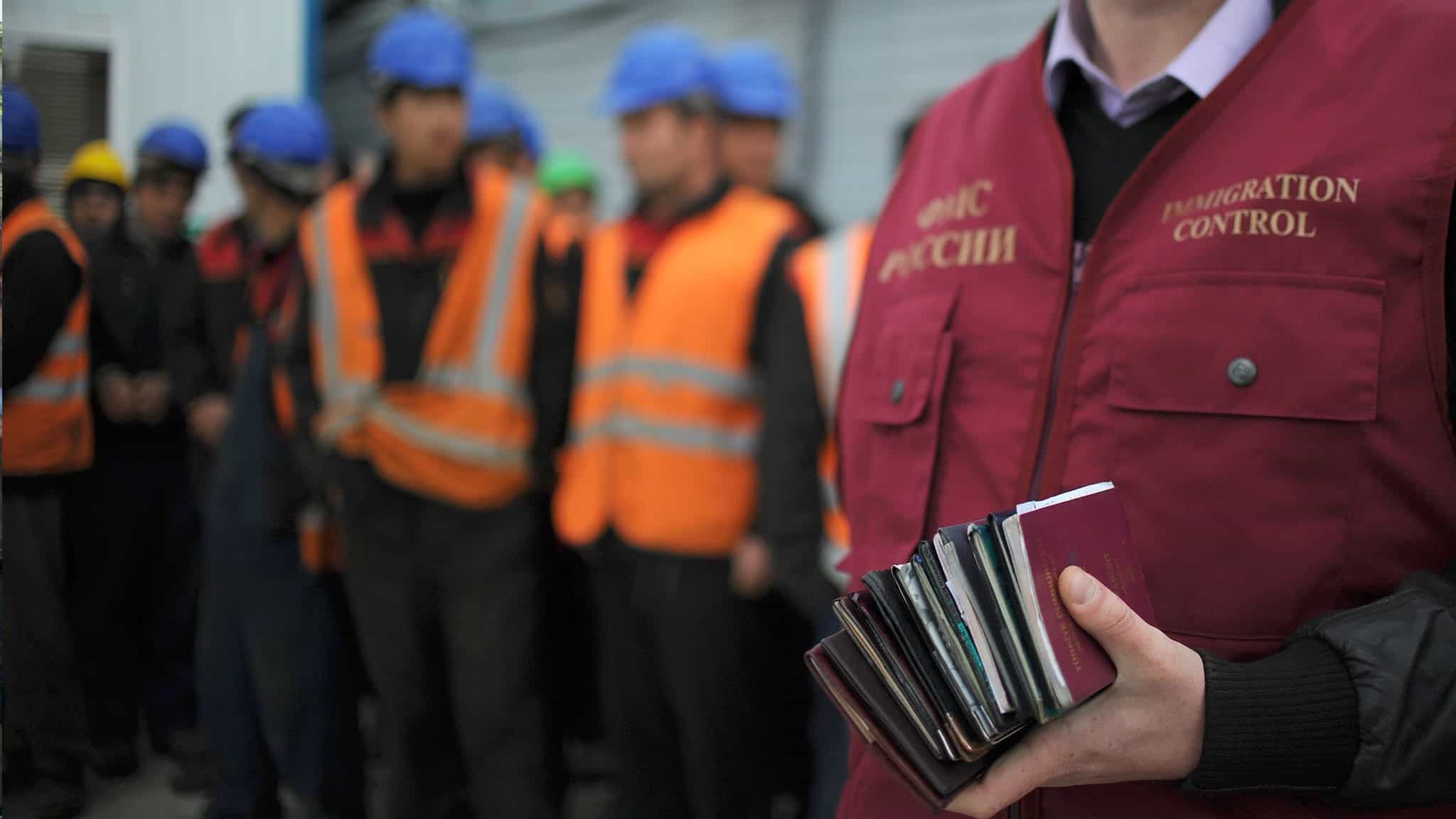 В Бишкеке планируют открыть миграционный центр для кыргызстанских мигрантов в Москве