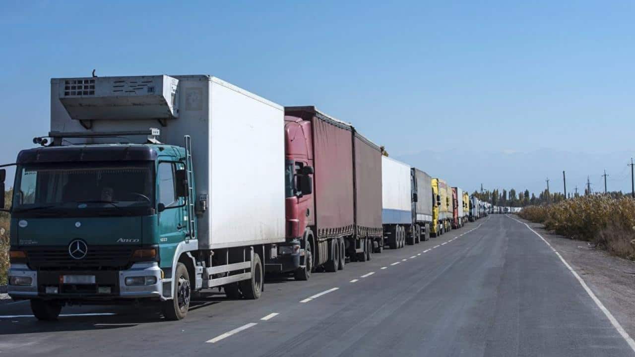 Минэконом: Казахстан блокирует экспорт Кыргызстана и не соблюдает договоренности ЕАЭС