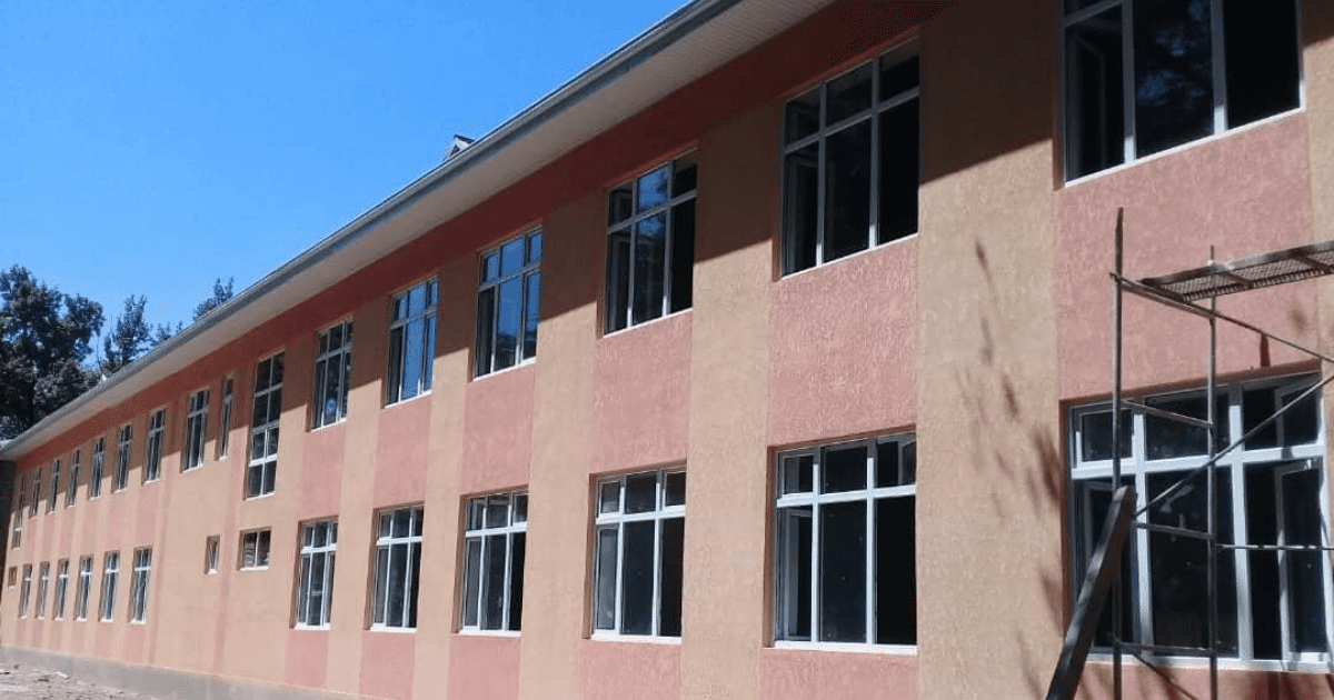 В Бишкеке продолжилось строительство школы за 45 млн сомов