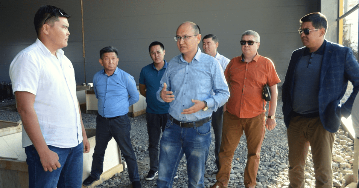 Министр юстиции посетил строительство мясокомбината «Дордой-Балыкчы» – он куратор этого завода. ФОТО