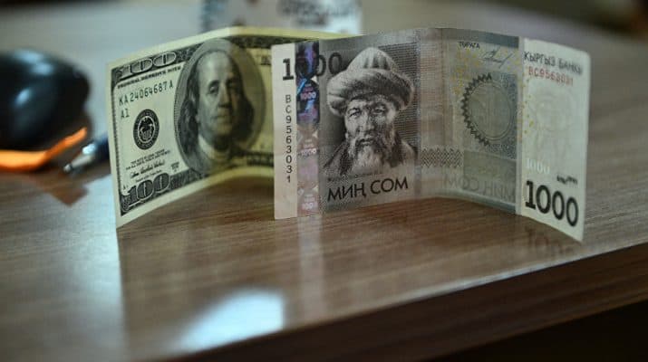 Доллар отвоевал прежние позиции — обменные бюро продают валюту по 84.9 сома