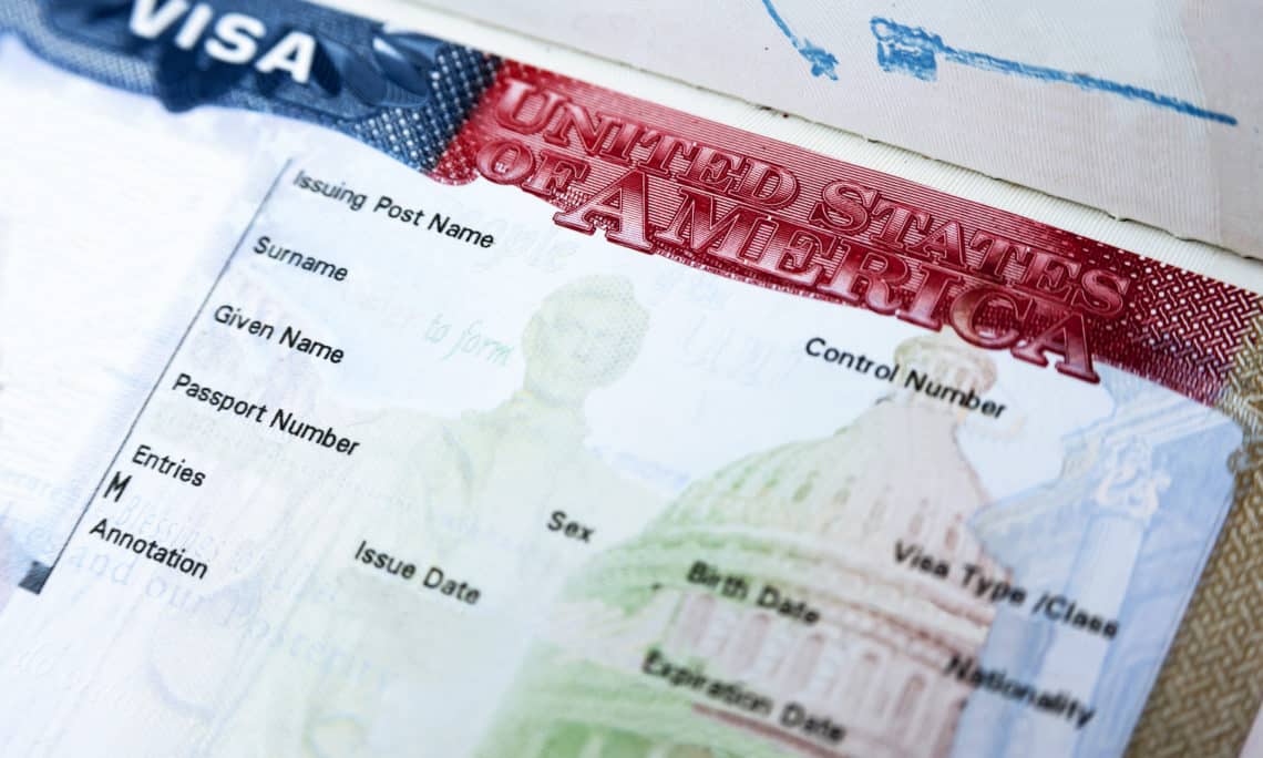 США решит вопрос снятия визовых ограничений для граждан КР после выборов