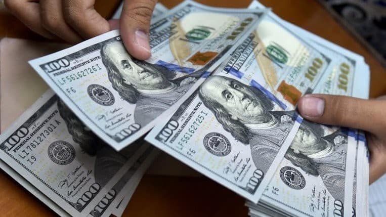 Доллар продолжает дорожать – курс приближается к 107 сомам