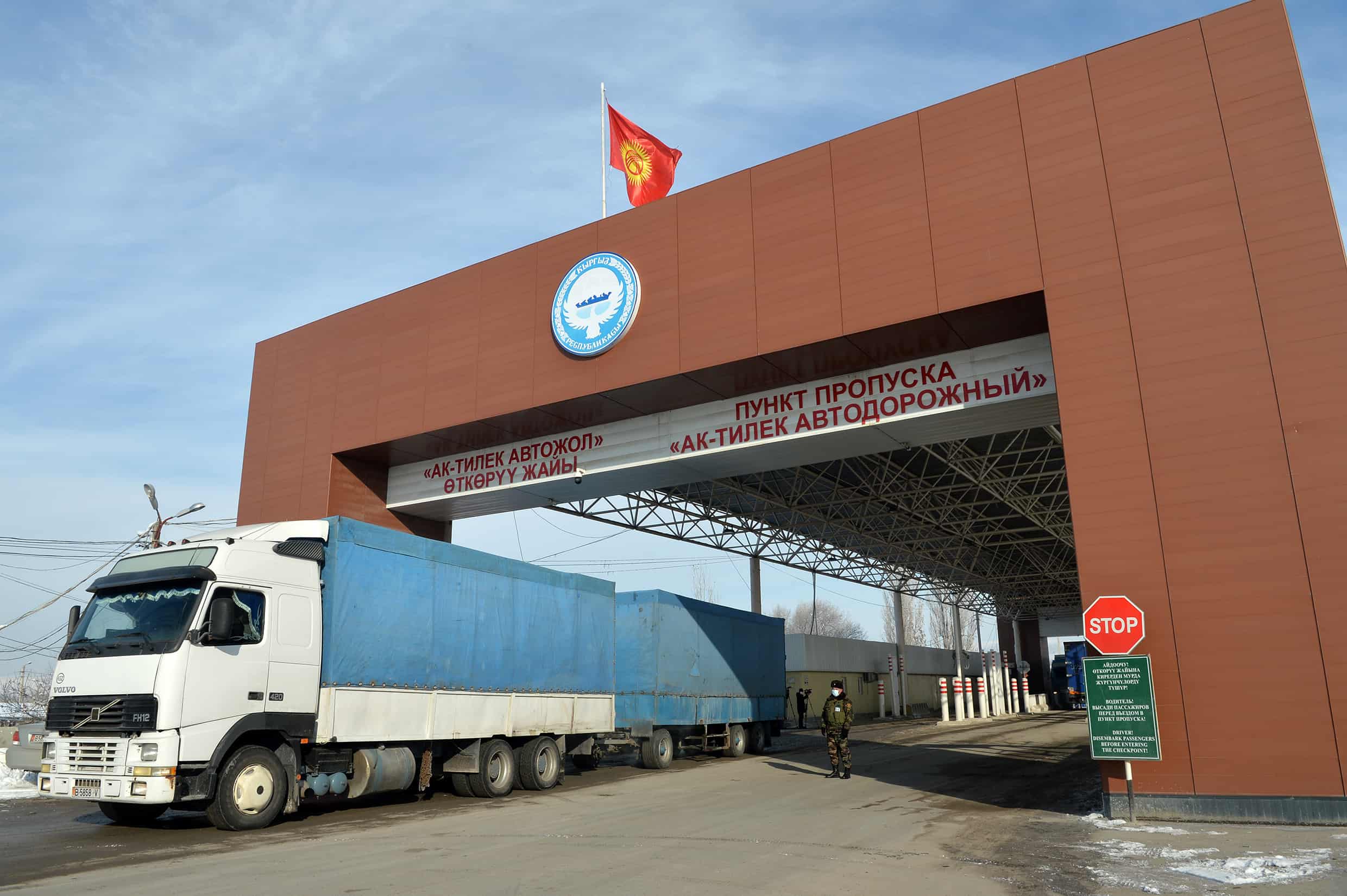 Казахстан открыл для грузовиков пункты пропуска «Чалдыбар» и «Чон-Капка»