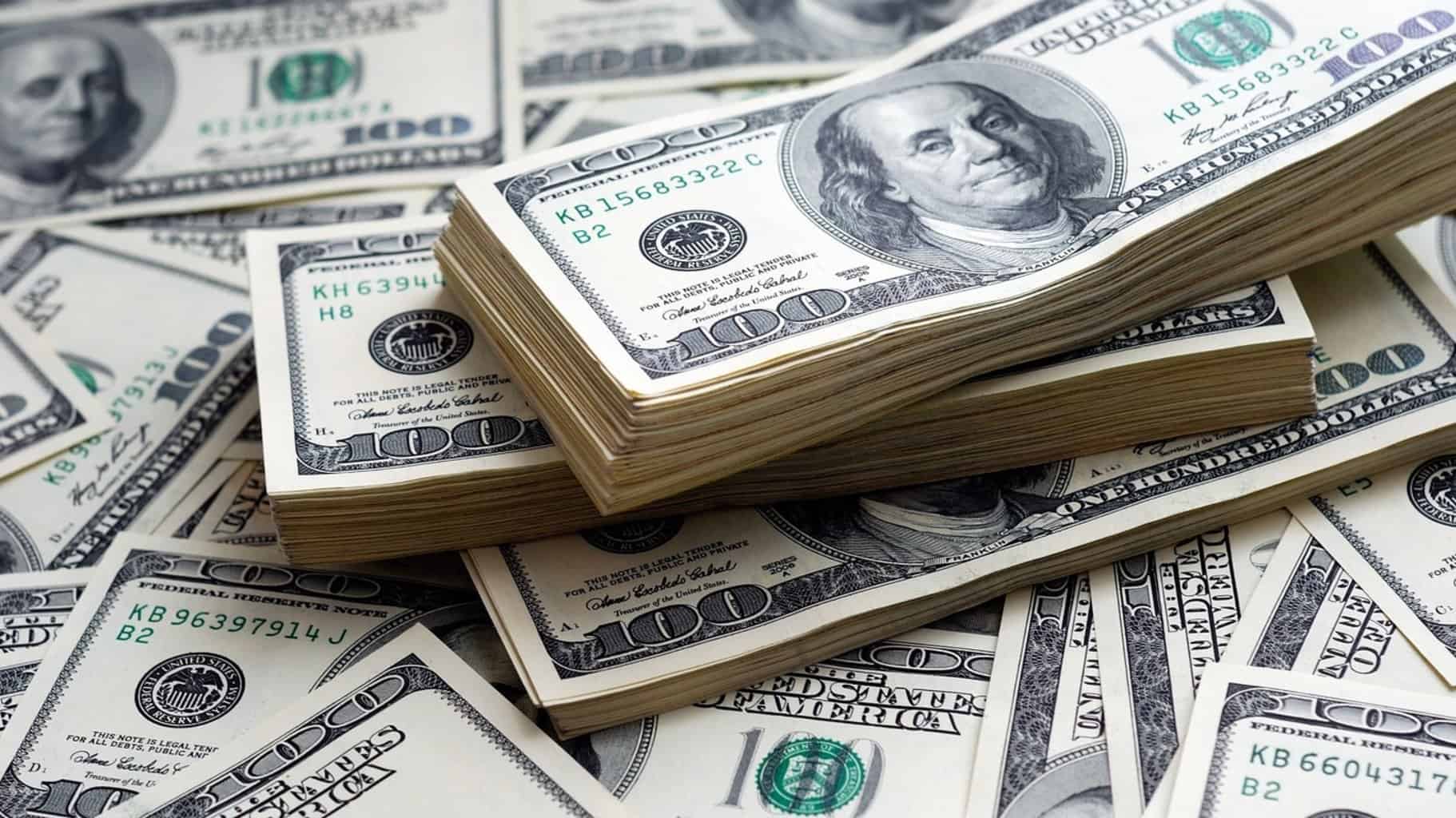 Официальный курс доллара в Кыргызстане опустился до 81.4 сома