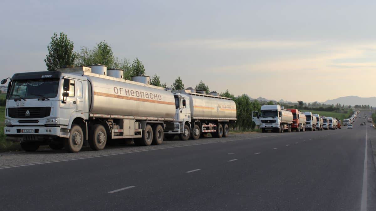 Нефтетрейдеры КР снабжают Баткенскую область ГСМ – дефицита топлива нет